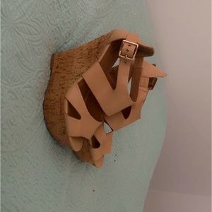 Beautiful tan/golden brown heels